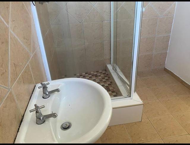 1 BEDROOM PROPERTY TO RENT IN COWIES HILL